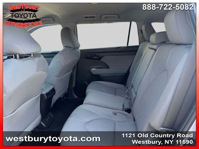 used 2022 Toyota Highlander car, priced at $34,494