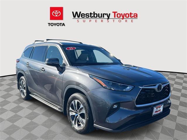 used 2022 Toyota Highlander car, priced at $32,495