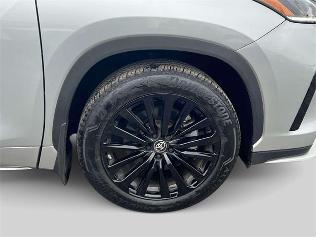 used 2024 Toyota Highlander car, priced at $42,995