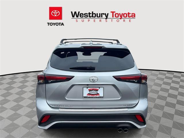 used 2024 Toyota Highlander car, priced at $42,995