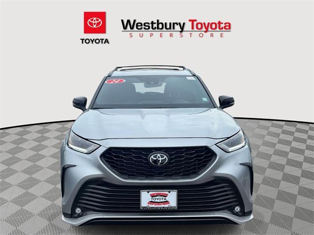 used 2024 Toyota Highlander car, priced at $42,995