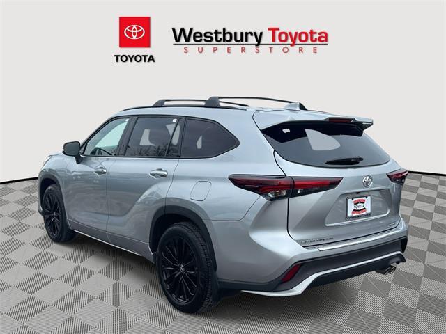 used 2024 Toyota Highlander car, priced at $42,995