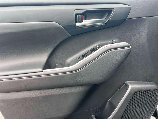 used 2024 Toyota Highlander car, priced at $42,995