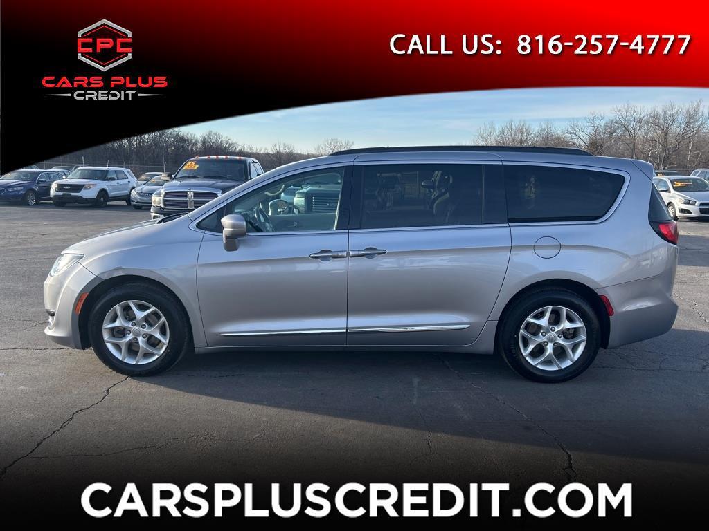 used 2017 Chrysler Pacifica car, priced at $10,995