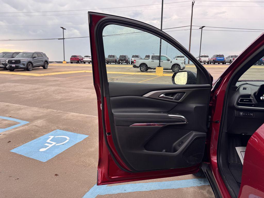 used 2025 Chevrolet Traverse car, priced at $39,942