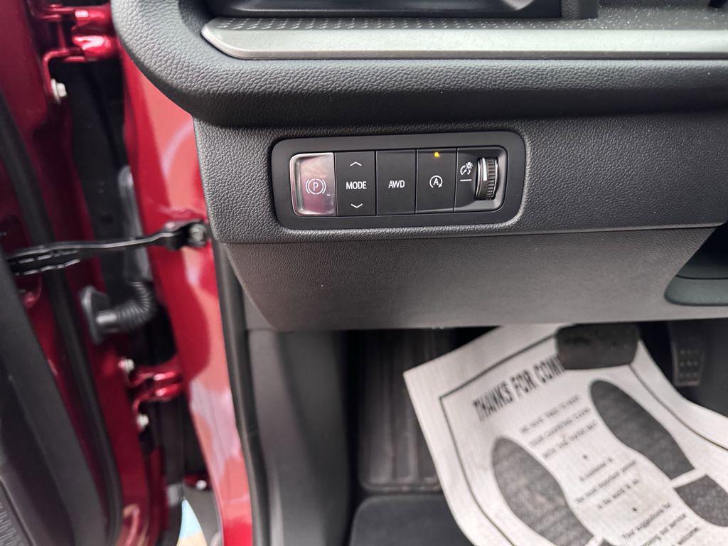 used 2025 Chevrolet Traverse car, priced at $39,942