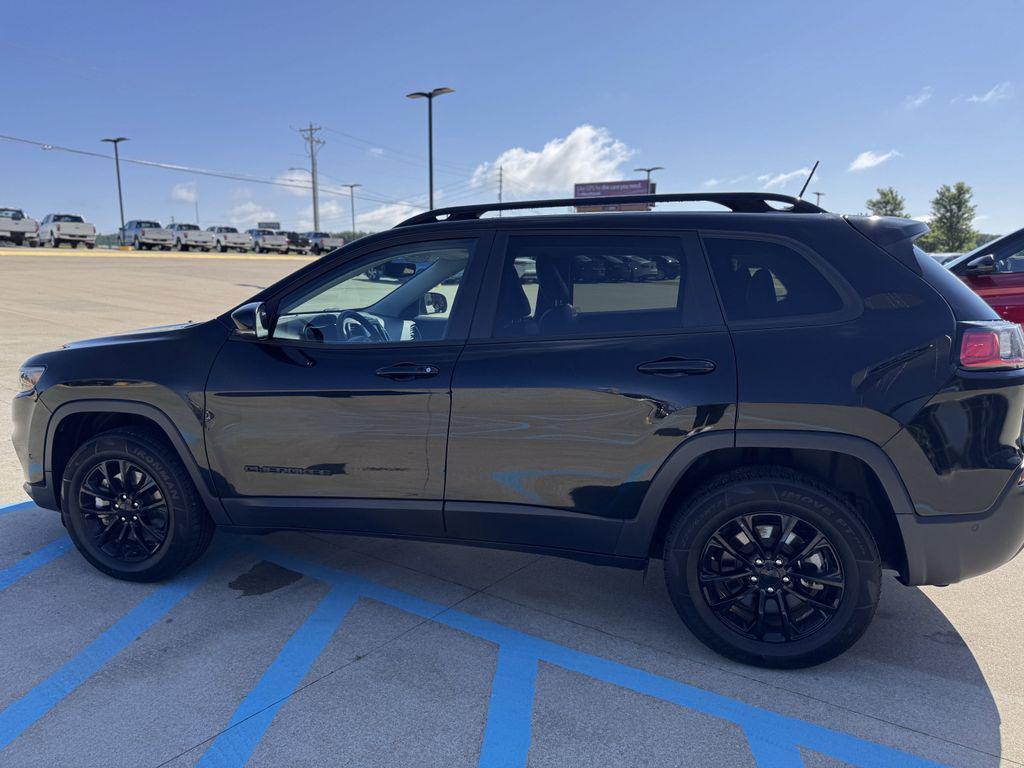 used 2023 Jeep Cherokee car, priced at $26,990
