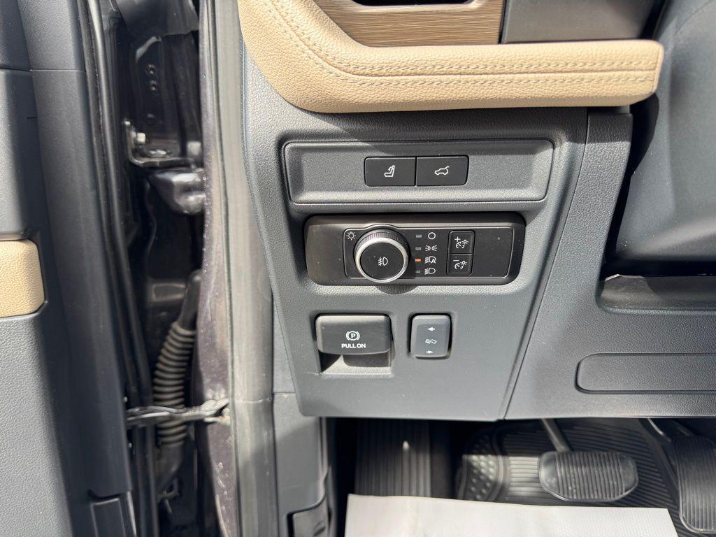 used 2024 Ford Expedition car, priced at $56,999