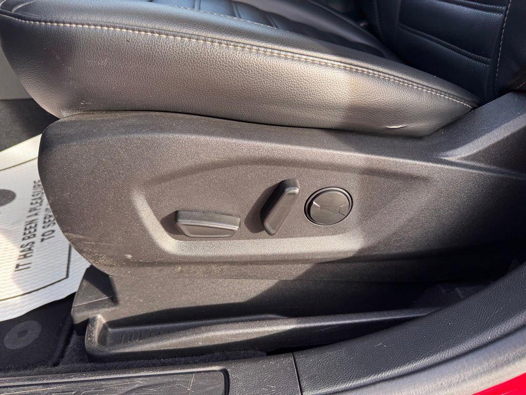 used 2024 Ford Edge car, priced at $22,044