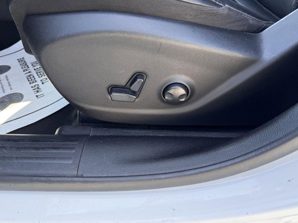 used 2023 Jeep Cherokee car, priced at $21,904