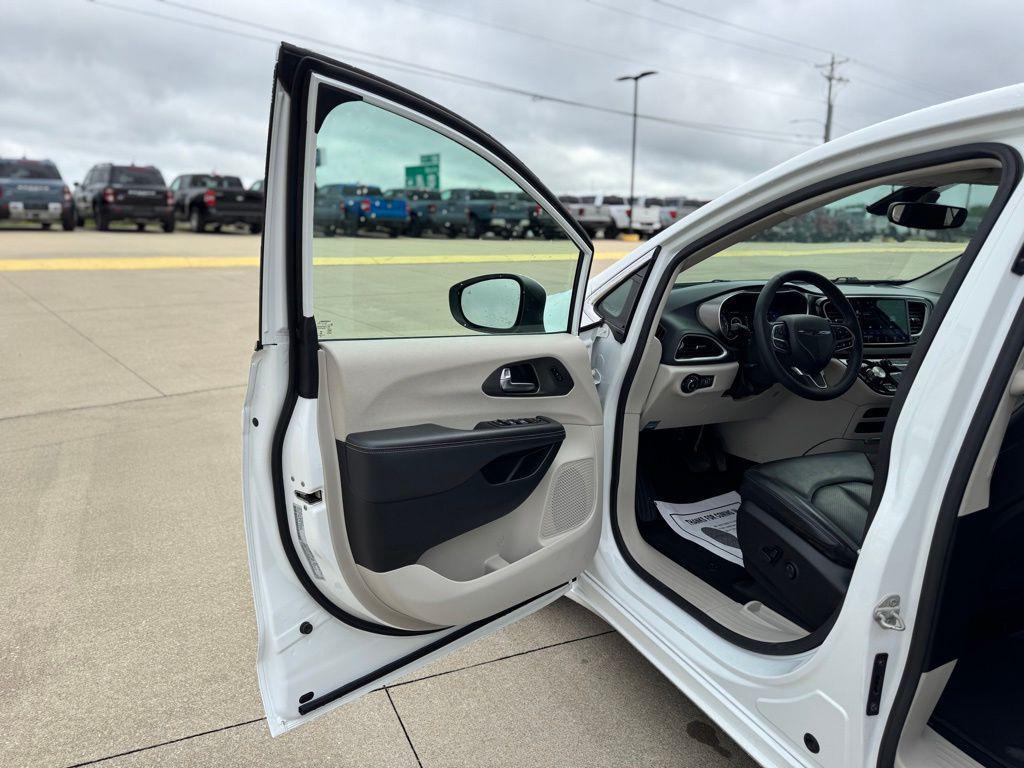 used 2023 Chrysler Pacifica car, priced at $23,999