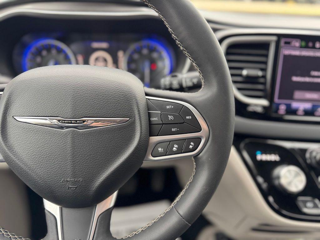 used 2023 Chrysler Pacifica car, priced at $23,999