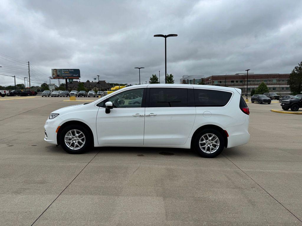 used 2023 Chrysler Pacifica car, priced at $23,999