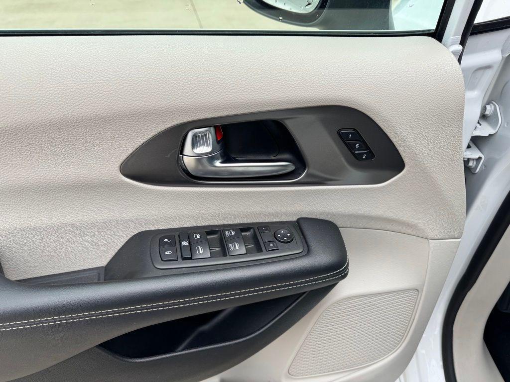 used 2023 Chrysler Pacifica car, priced at $23,999