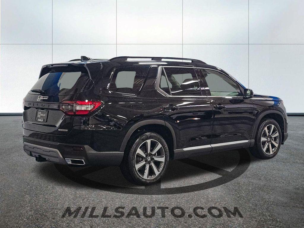 new 2025 Honda Pilot car, priced at $48,067