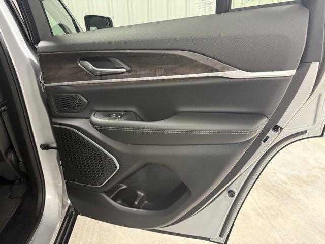 new 2026 Jeep Grand Cherokee car, priced at $45,946