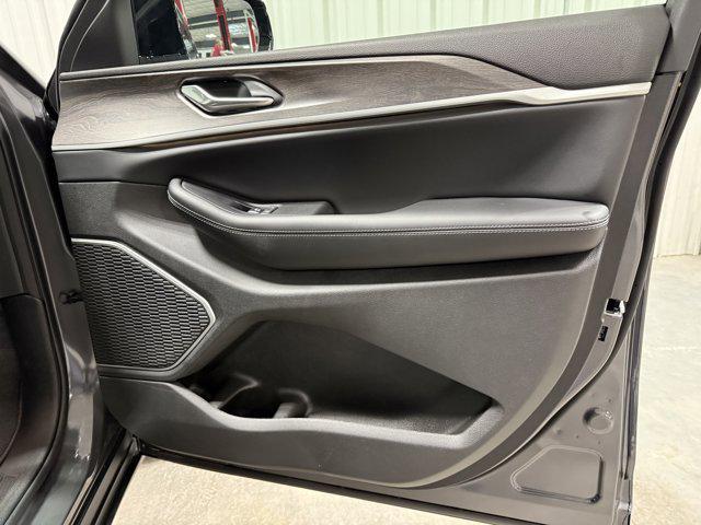 new 2026 Jeep Grand Cherokee car, priced at $46,990