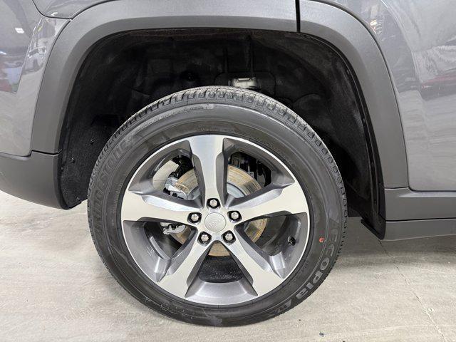 new 2026 Jeep Grand Cherokee car, priced at $46,990