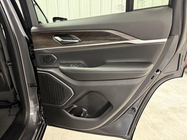 new 2026 Jeep Grand Cherokee car, priced at $46,990