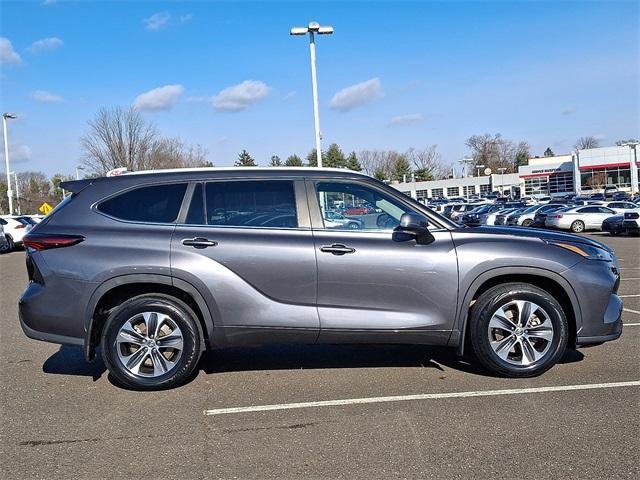 used 2024 Toyota Highlander car, priced at $40,648