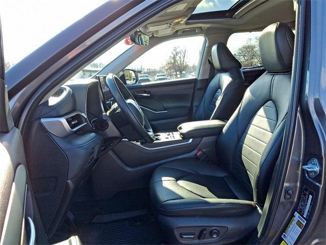 used 2024 Toyota Highlander car, priced at $40,648