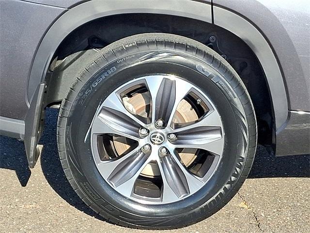 used 2024 Toyota Highlander car, priced at $40,648