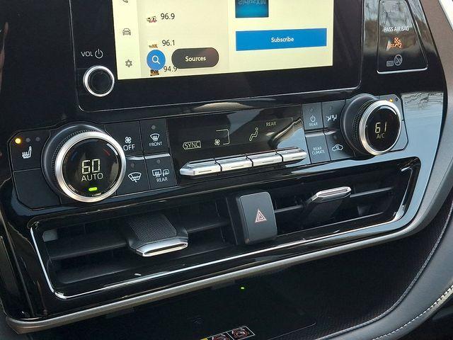 used 2025 Toyota Highlander car, priced at $45,490