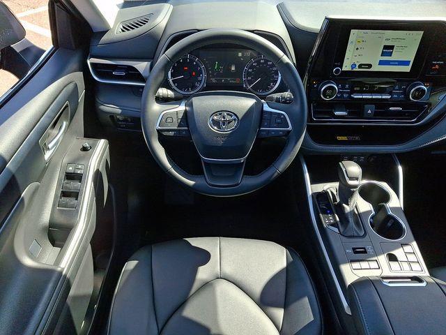 used 2025 Toyota Highlander car, priced at $45,490