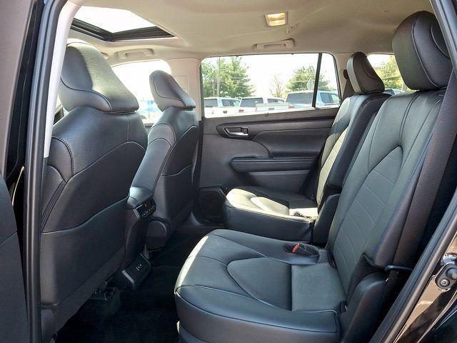 used 2025 Toyota Highlander car, priced at $45,490