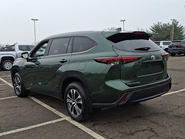 used 2025 Toyota Highlander car, priced at $43,288