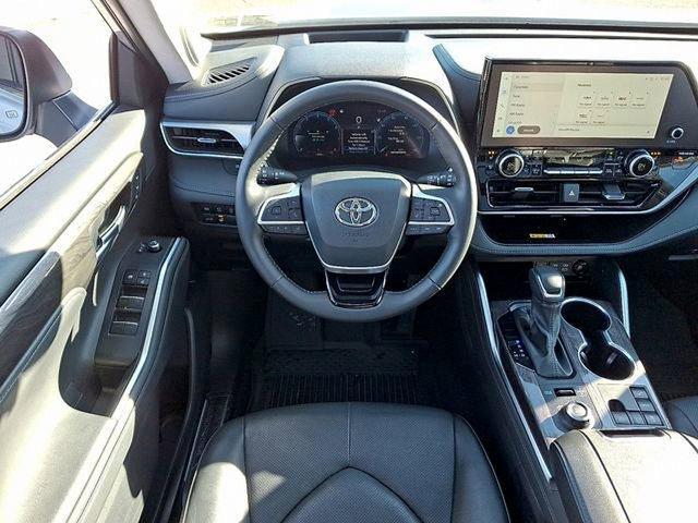 used 2024 Toyota Highlander car, priced at $49,490