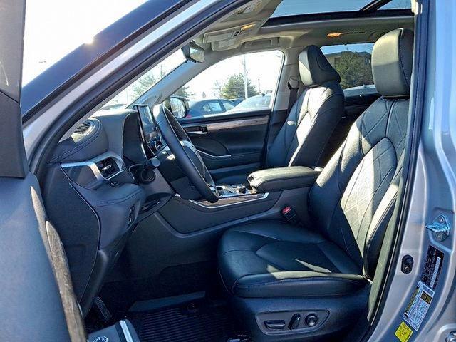 used 2024 Toyota Highlander car, priced at $49,490