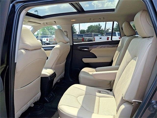 used 2024 Toyota Highlander car, priced at $44,900