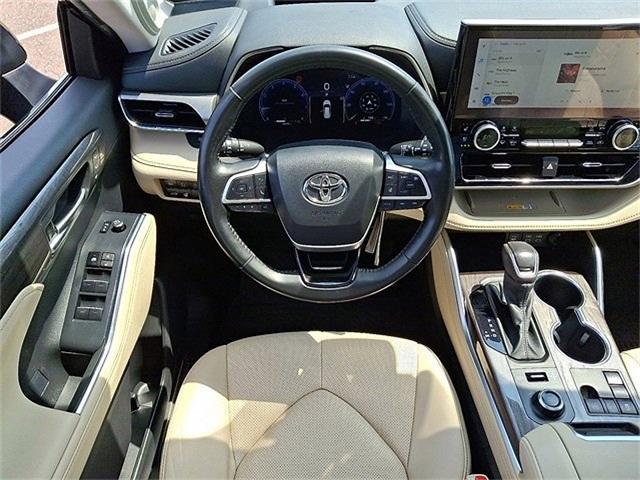 used 2024 Toyota Highlander car, priced at $44,900
