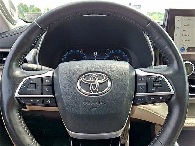 used 2024 Toyota Highlander car, priced at $44,900