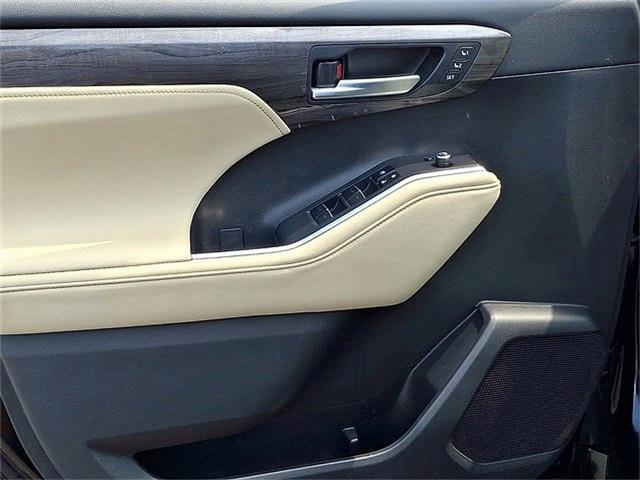 used 2024 Toyota Highlander car, priced at $44,900