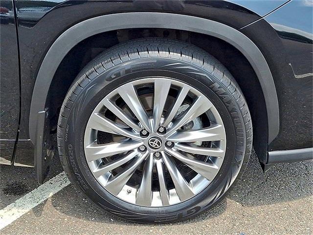used 2024 Toyota Highlander car, priced at $44,900