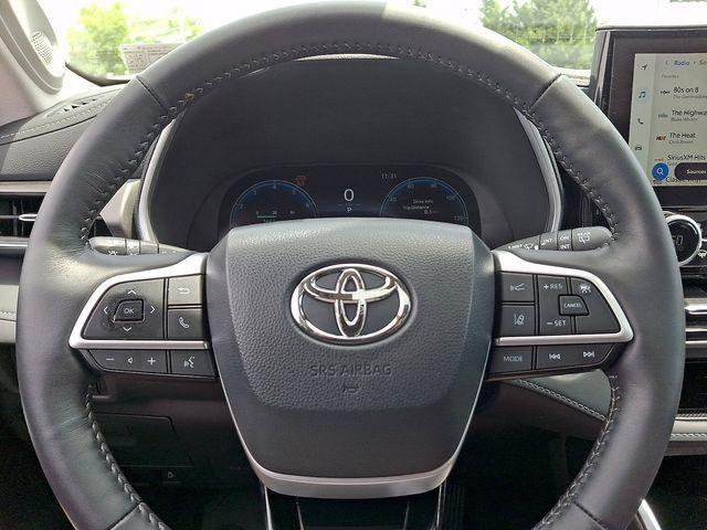 used 2024 Toyota Highlander car, priced at $45,090