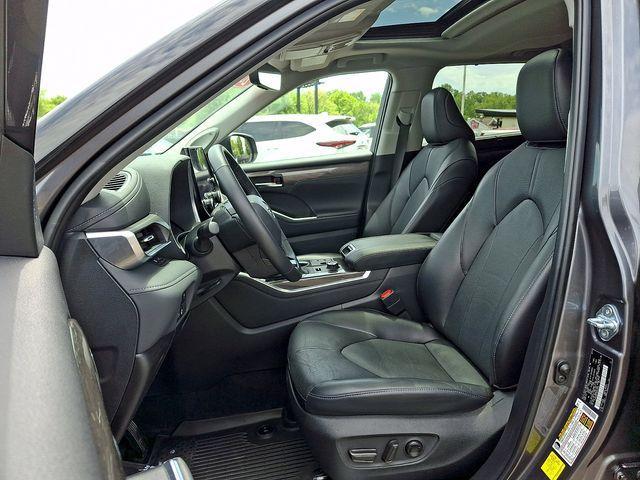 used 2024 Toyota Highlander car, priced at $45,090