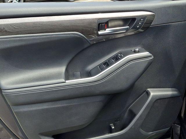 used 2024 Toyota Highlander car, priced at $45,090