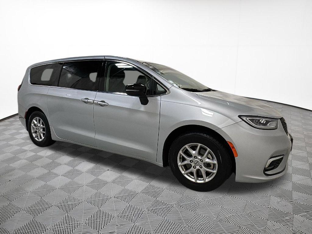used 2024 Chrysler Pacifica car, priced at $25,821