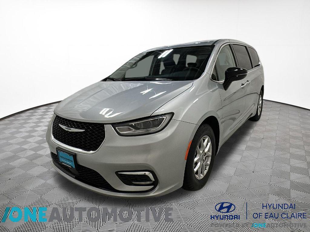 used 2024 Chrysler Pacifica car, priced at $25,821