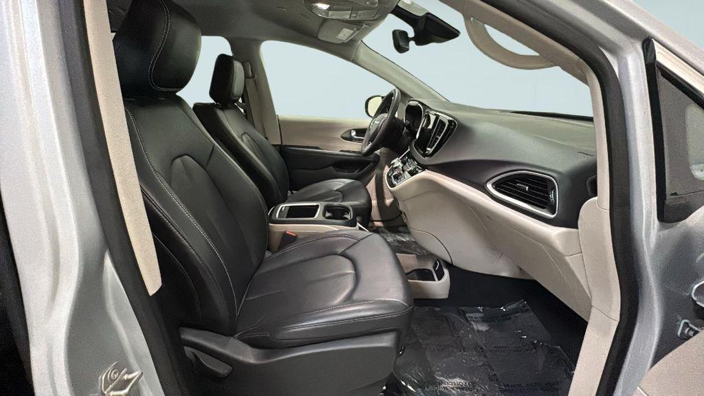 used 2024 Chrysler Pacifica car, priced at $25,821