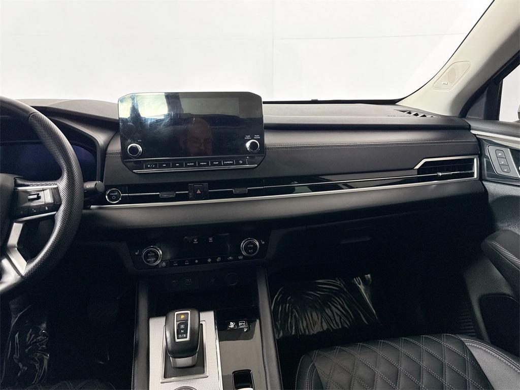 used 2023 Mitsubishi Outlander PHEV car, priced at $27,992