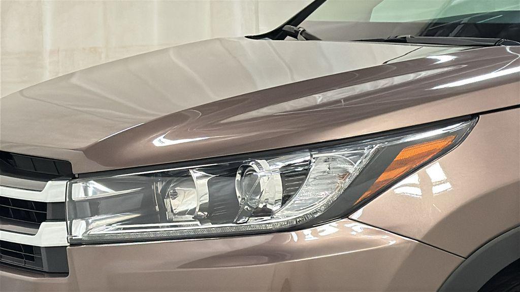 used 2018 Toyota Highlander car, priced at $29,992