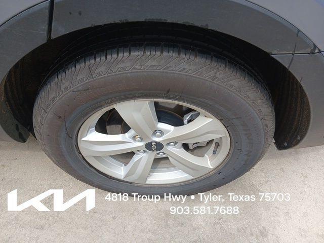 new 2025 Kia Sorento car, priced at $27,995