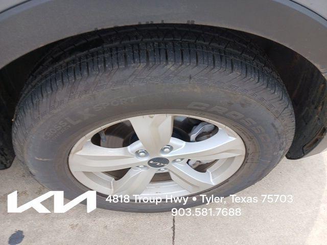 new 2025 Kia Sorento car, priced at $27,995