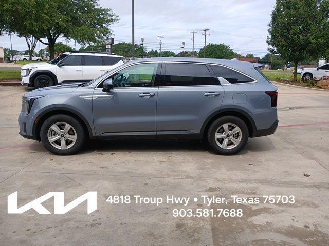 new 2025 Kia Sorento car, priced at $27,995