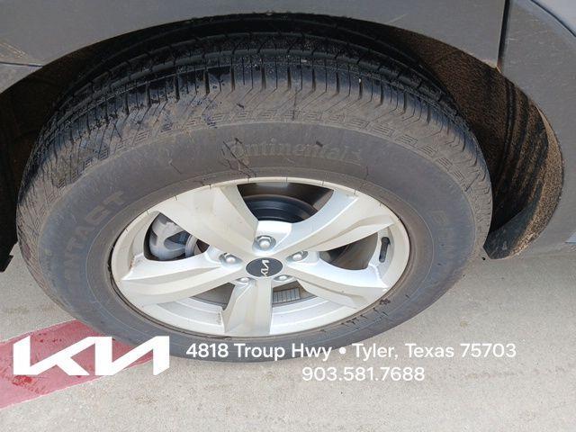 new 2025 Kia Sorento car, priced at $27,995