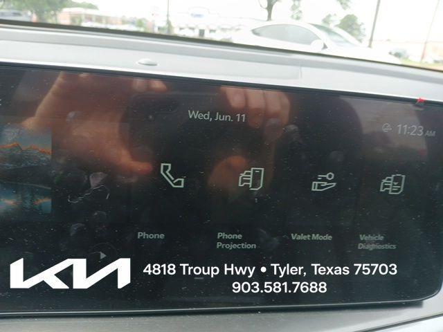 new 2025 Kia Sorento car, priced at $27,995